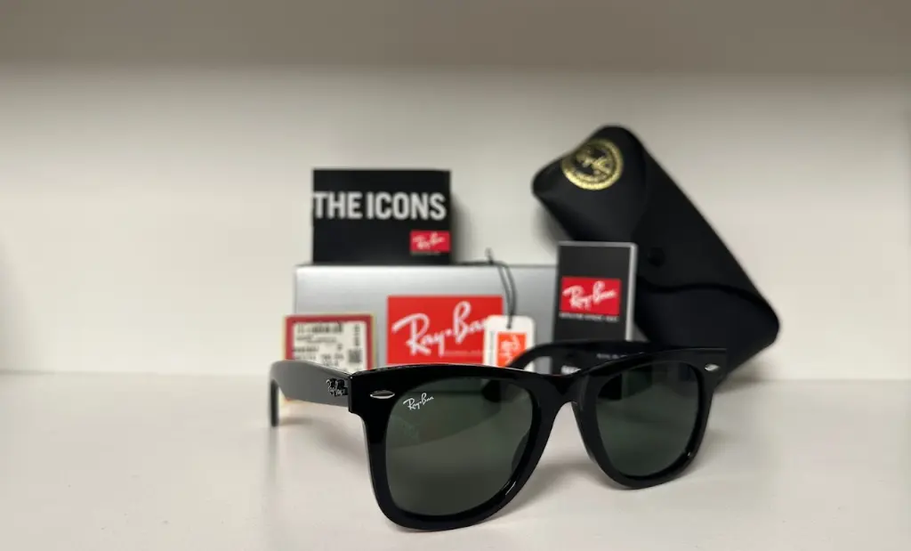 Wayfarer Clasico Negro_verde 2140 901.webp
